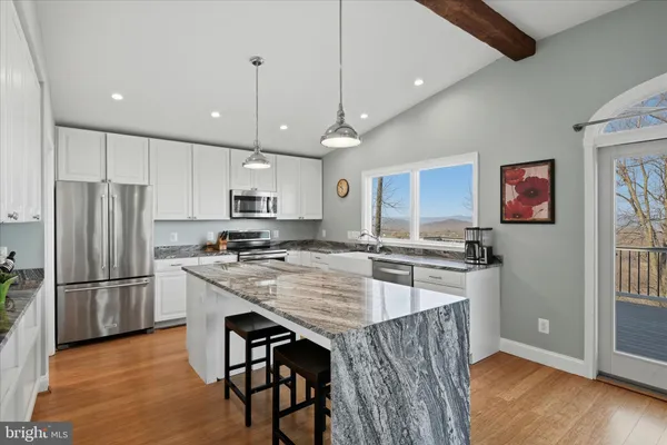 $550,000 | 500 Delicious Road, Linden, VA 22642