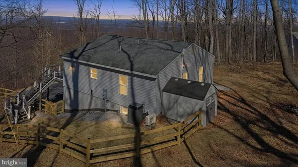 $550,000 | 500 Delicious Road, Linden, VA 22642