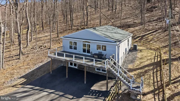 $550,000 | 500 Delicious Road, Linden, VA 22642