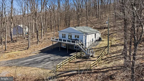 $550,000 | 500 Delicious Road, Linden, VA 22642