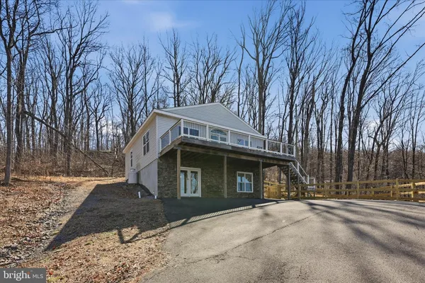 $550,000 | 500 Delicious Road, Linden, VA 22642