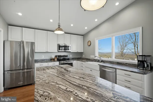 $550,000 | 500 Delicious Road, Linden, VA 22642