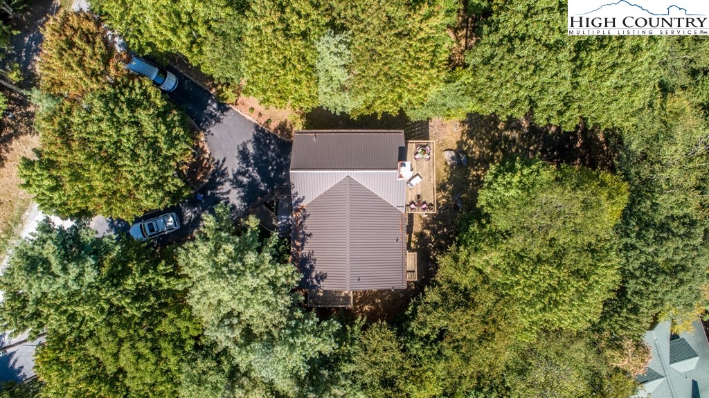 304 Lakeledge Road Beech Mountain, NC 28604 - Photo 40 of 42 an aerial view of a house with a yard and trees all around