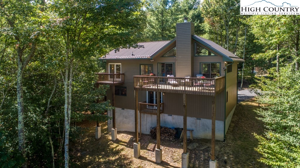 304 Lakeledge Road Beech Mountain, NC 28604 - Photo 42 of 42 a front view of a house with table and chairs