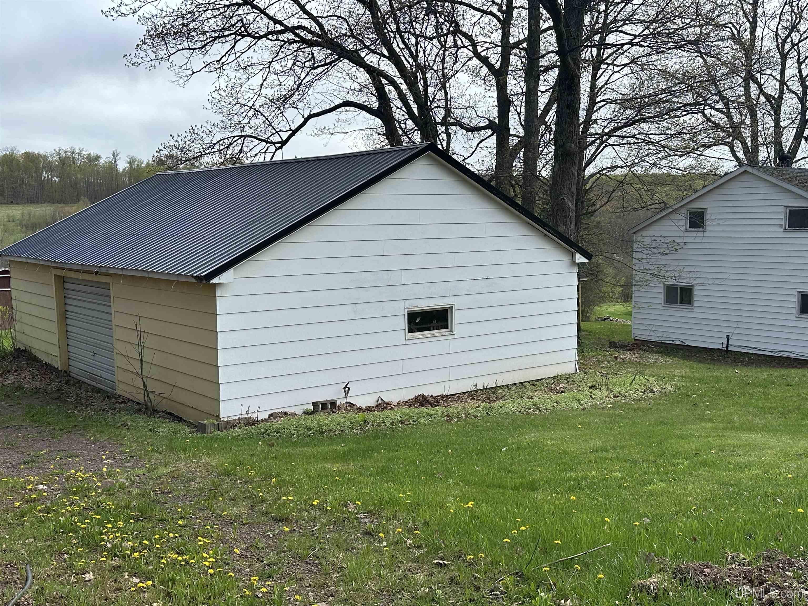 310 Indianhead Road Wakefield, MI 49968 - Photo 3 of 36