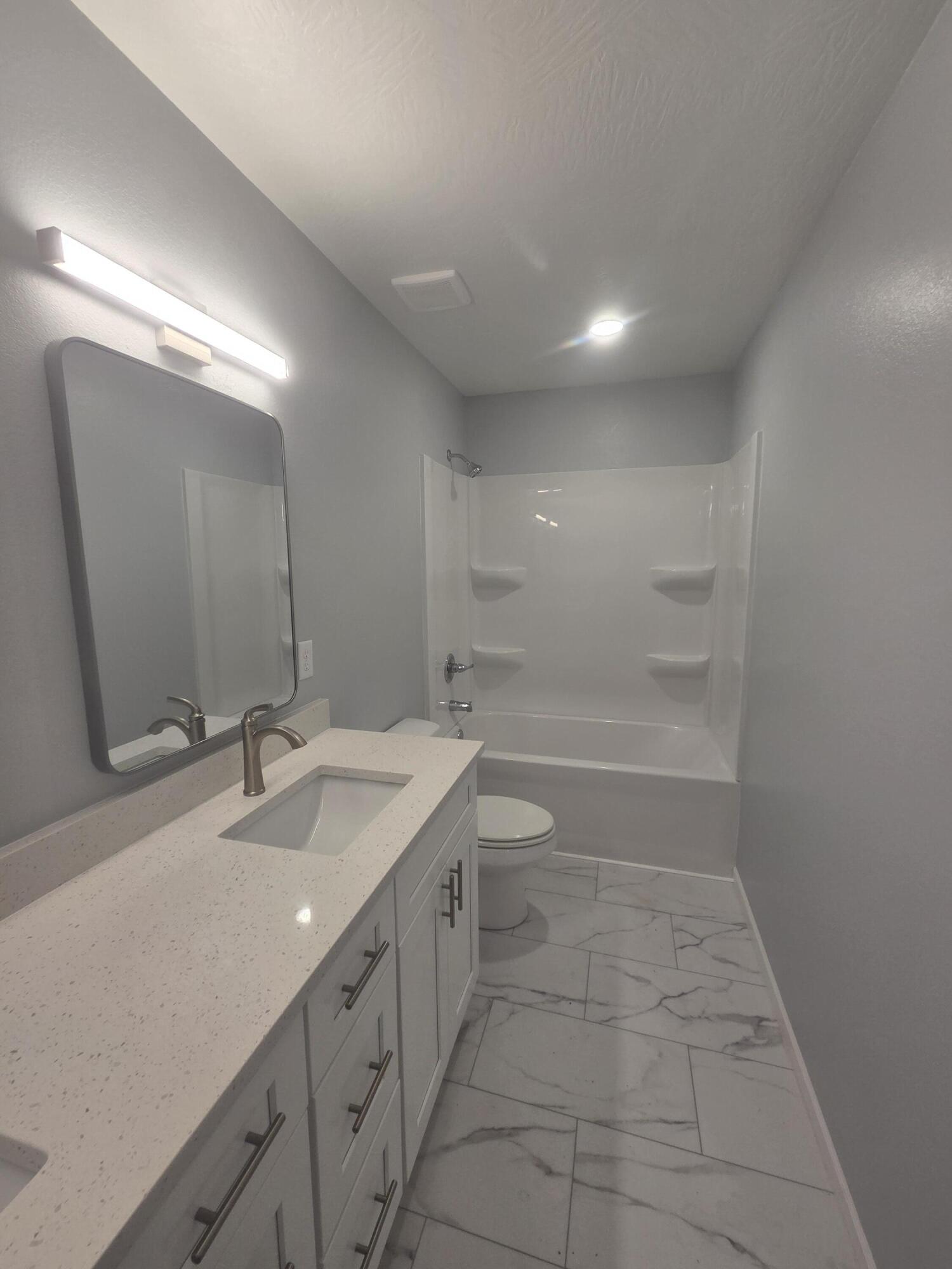 1220 East University Street Springfield, MO 65804 - Photo 15 of 22 Master Bath