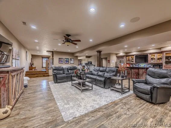 $2,150,000 | 23900 Emerson Road, Lebanon, MO 65536