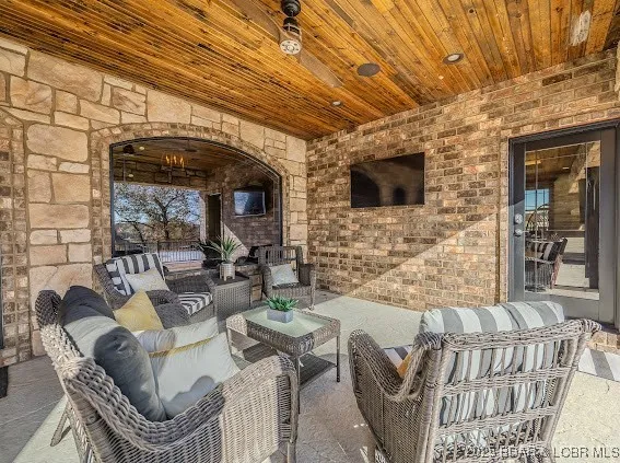 $2,150,000 | 23900 Emerson Road, Lebanon, MO 65536