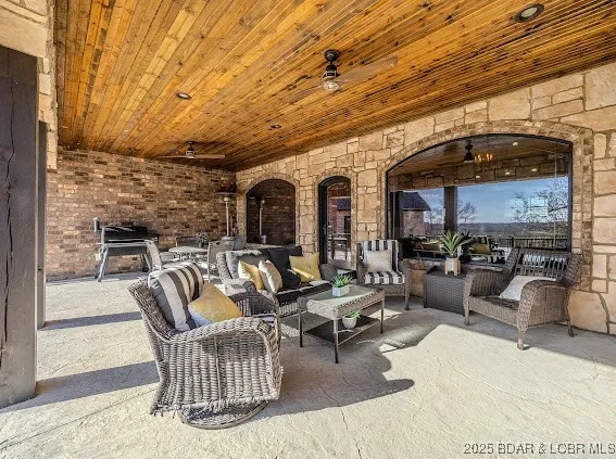 $2,150,000 | 23900 Emerson Road, Lebanon, MO 65536