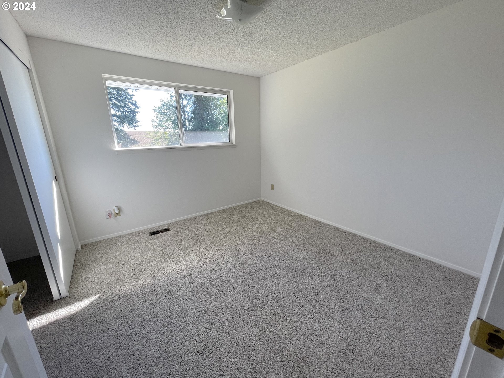 34566 Southeast Gunderson Road Sandy, OR 97055 - Photo 13 of 41