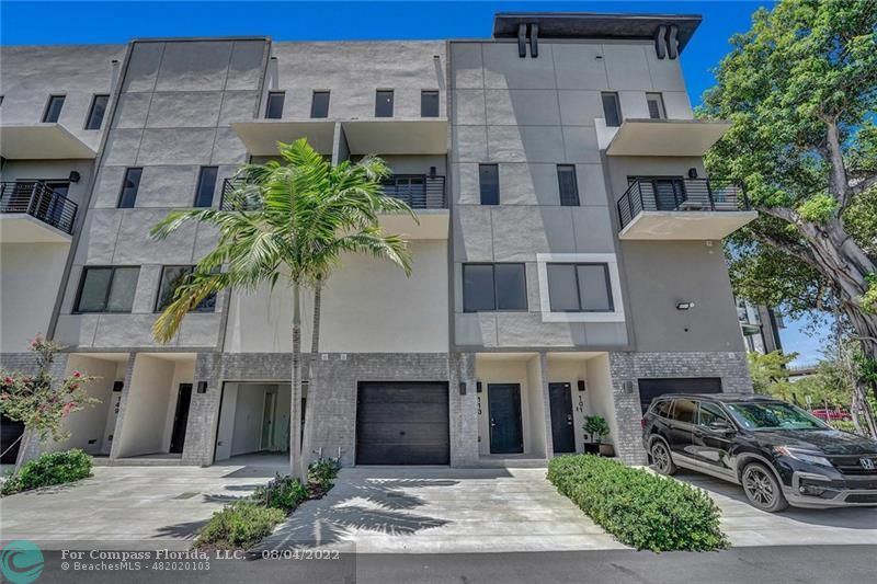 113 Southeast 1st Circle, Unit 113 Pompano Beach, FL 33060 - Photo 1 of 32