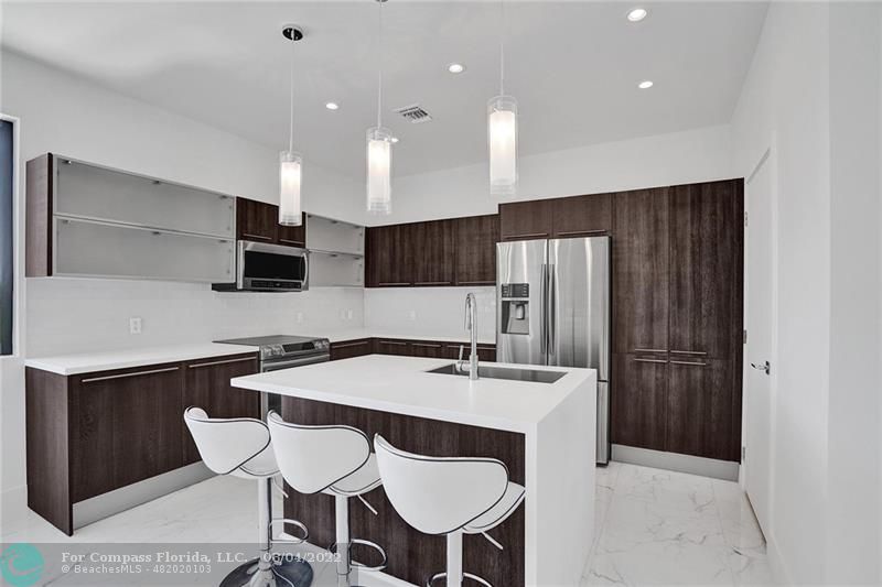 113 Southeast 1st Circle, Unit 113 Pompano Beach, FL 33060 - Photo 3 of 32