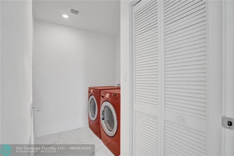 113 Southeast 1st Circle, Unit 113 Pompano Beach, FL 33060 - Photo 31 of 32