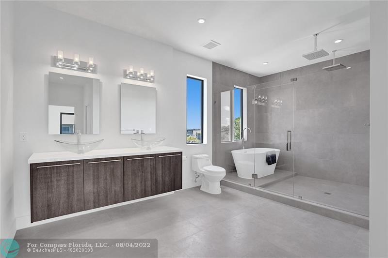 113 Southeast 1st Circle, Unit 113 Pompano Beach, FL 33060 - Photo 4 of 32