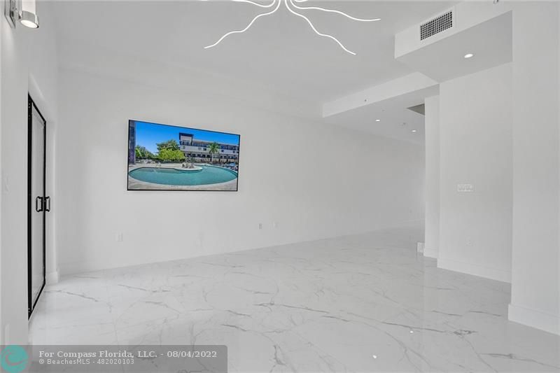 113 Southeast 1st Circle, Unit 113 Pompano Beach, FL 33060 - Photo 5 of 32