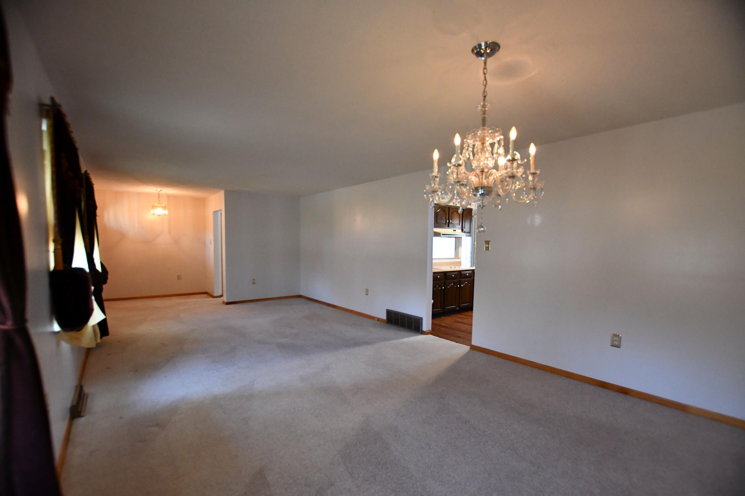 1209 College Hill Road Waco, KY 40385 - Photo 15 of 34 Huge living room!