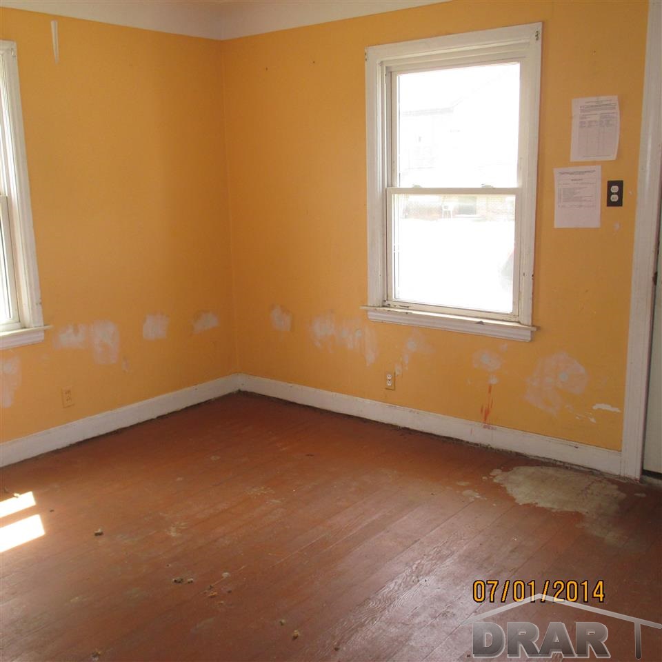 243 Goodell Street River Rouge, MI 48218 - Photo 4 of 10 31201132-3.JPG
