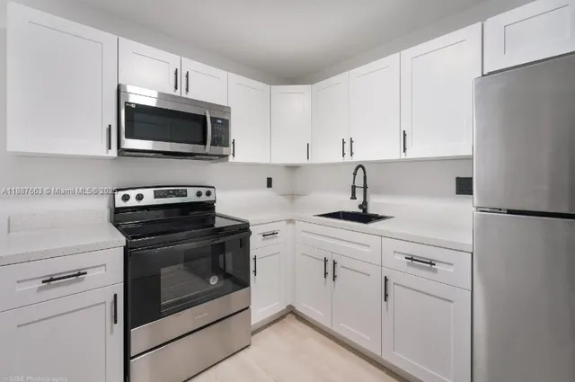 $1,900 | 12215 West Dixie Highway, Unit 307, North Miami, FL 33161