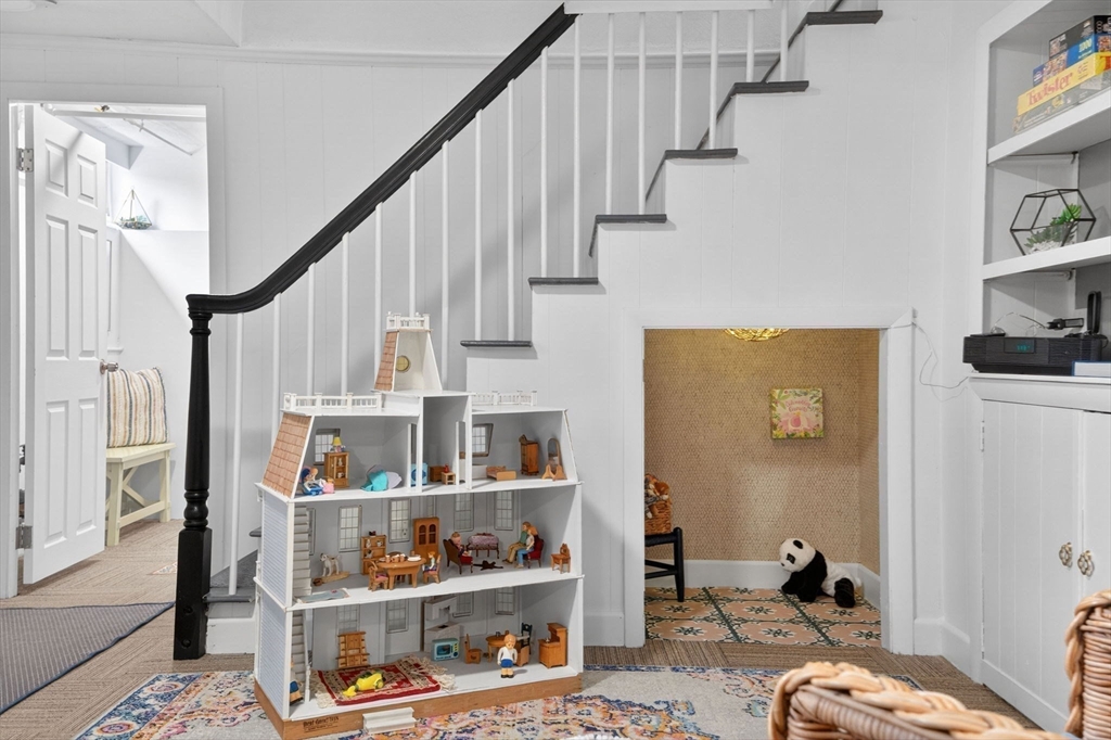 26 Hobart Road Wellesley, MA 02482 - Photo 26 of 34 Gallery Image 26