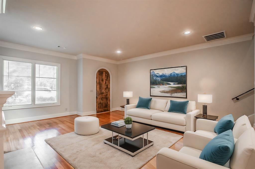 3635 Crestline Road Fort Worth, TX 76107 - Photo 3 of 40 a living room with furniture and a window