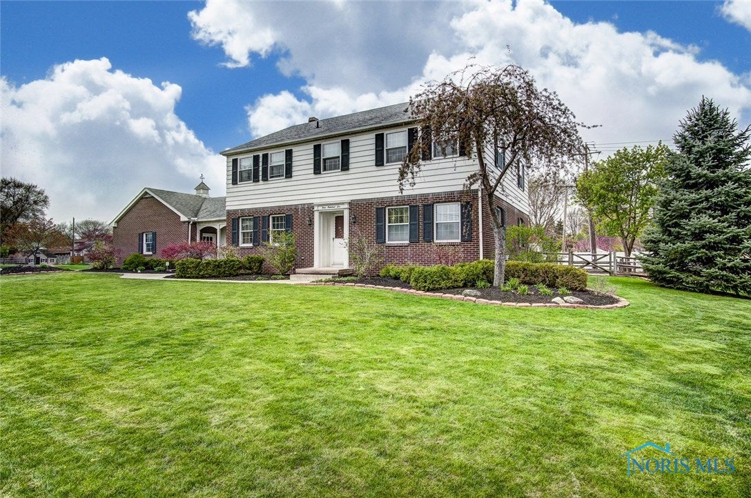 406 Eagle Point Road Rossford, OH 43460 - Photo 2 of 35 Gallery Image 2