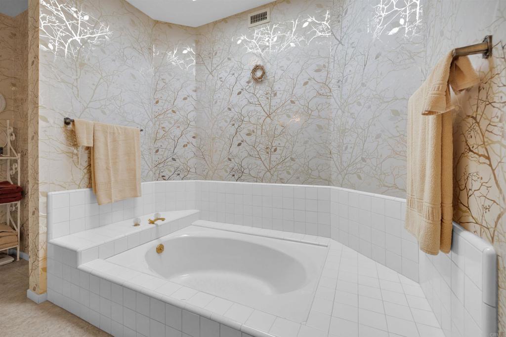 202 Pointing Rock Drive, Unit 6 Borrego Springs, CA 92004 - Photo 21 of 28 a bathroom with a bathtub and shower