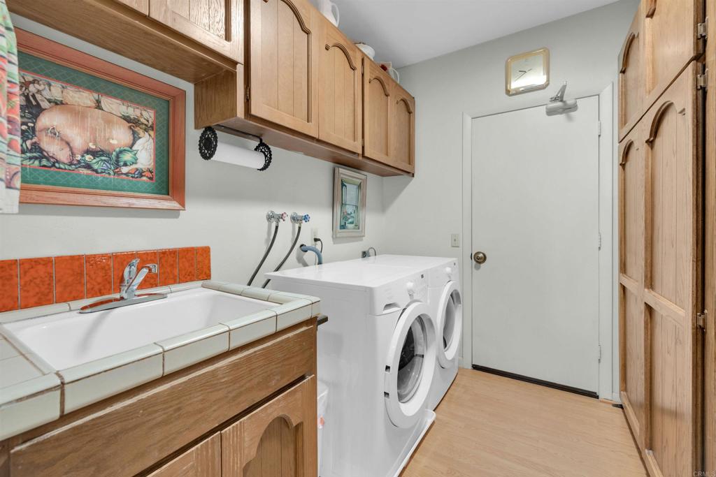 202 Pointing Rock Drive, Unit 6 Borrego Springs, CA 92004 - Photo 26 of 28 a utility room with dryer and washer