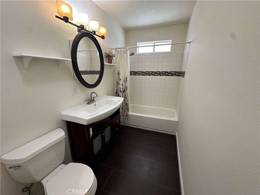 979 North Gardena Avenue Rialto, CA 92376 - Photo 13 of 29