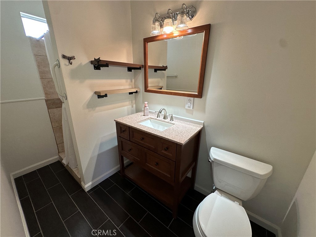 979 North Gardena Avenue Rialto, CA 92376 - Photo 20 of 29 Master Bathroom