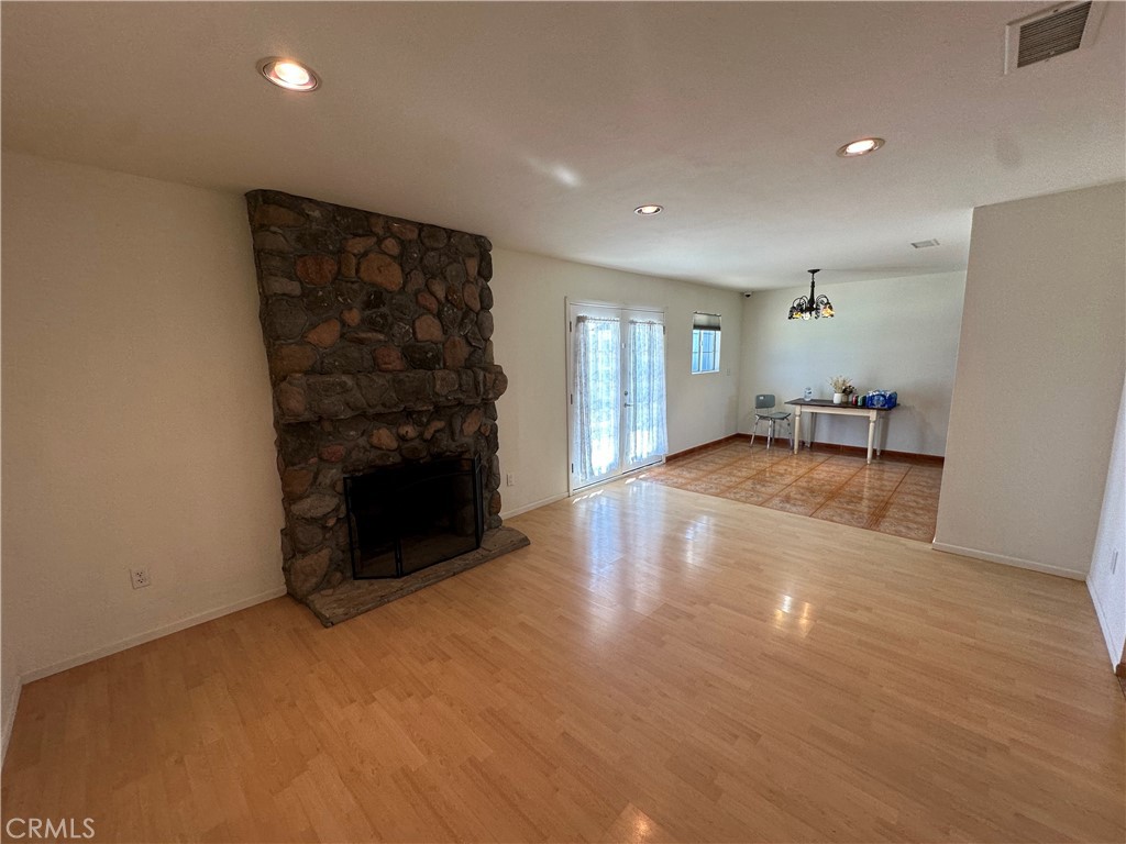 979 North Gardena Avenue Rialto, CA 92376 - Photo 8 of 29