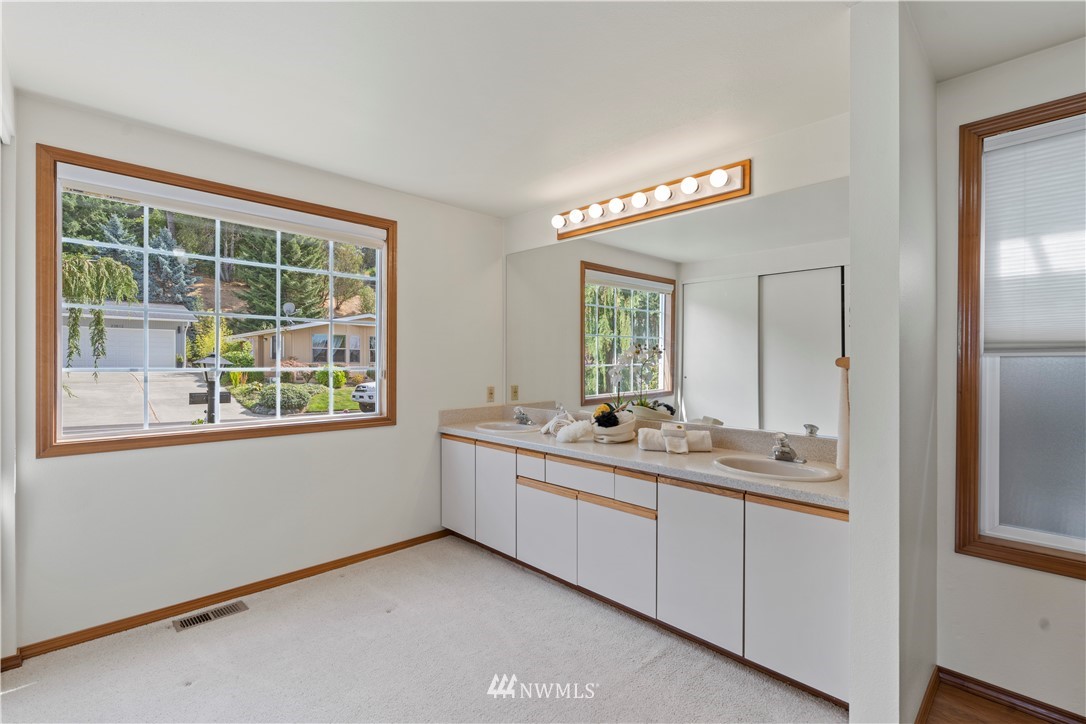 23812 7th Place West Bothell, WA 98021 - Photo 16 of 34