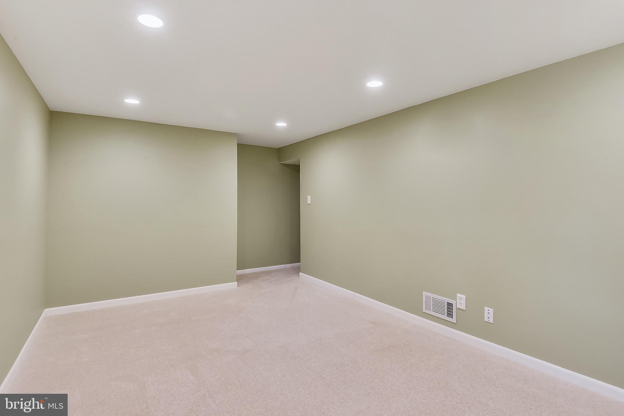 11865 Abercorn Court Reston, VA 20191 - Photo 26 of 32 Gallery Image 26