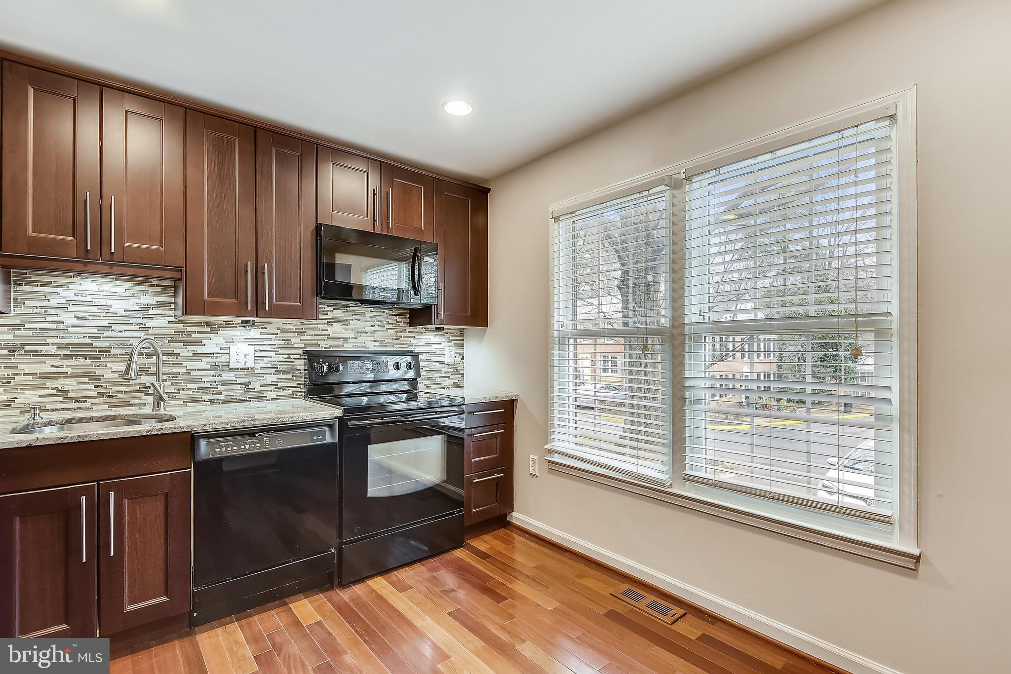 11865 Abercorn Court Reston, VA 20191 - Photo 4 of 32 Gallery Image 4