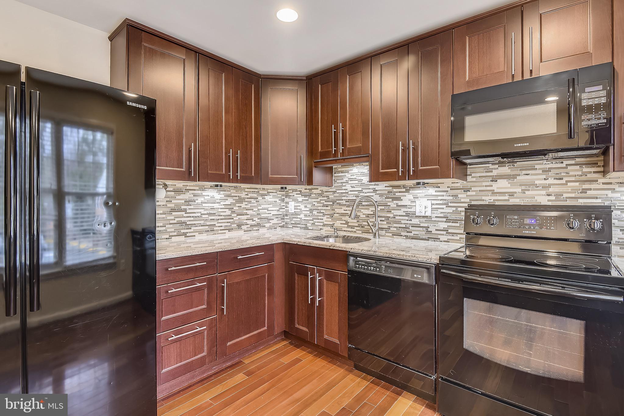 11865 Abercorn Court Reston, VA 20191 - Photo 5 of 32 Gallery Image 5