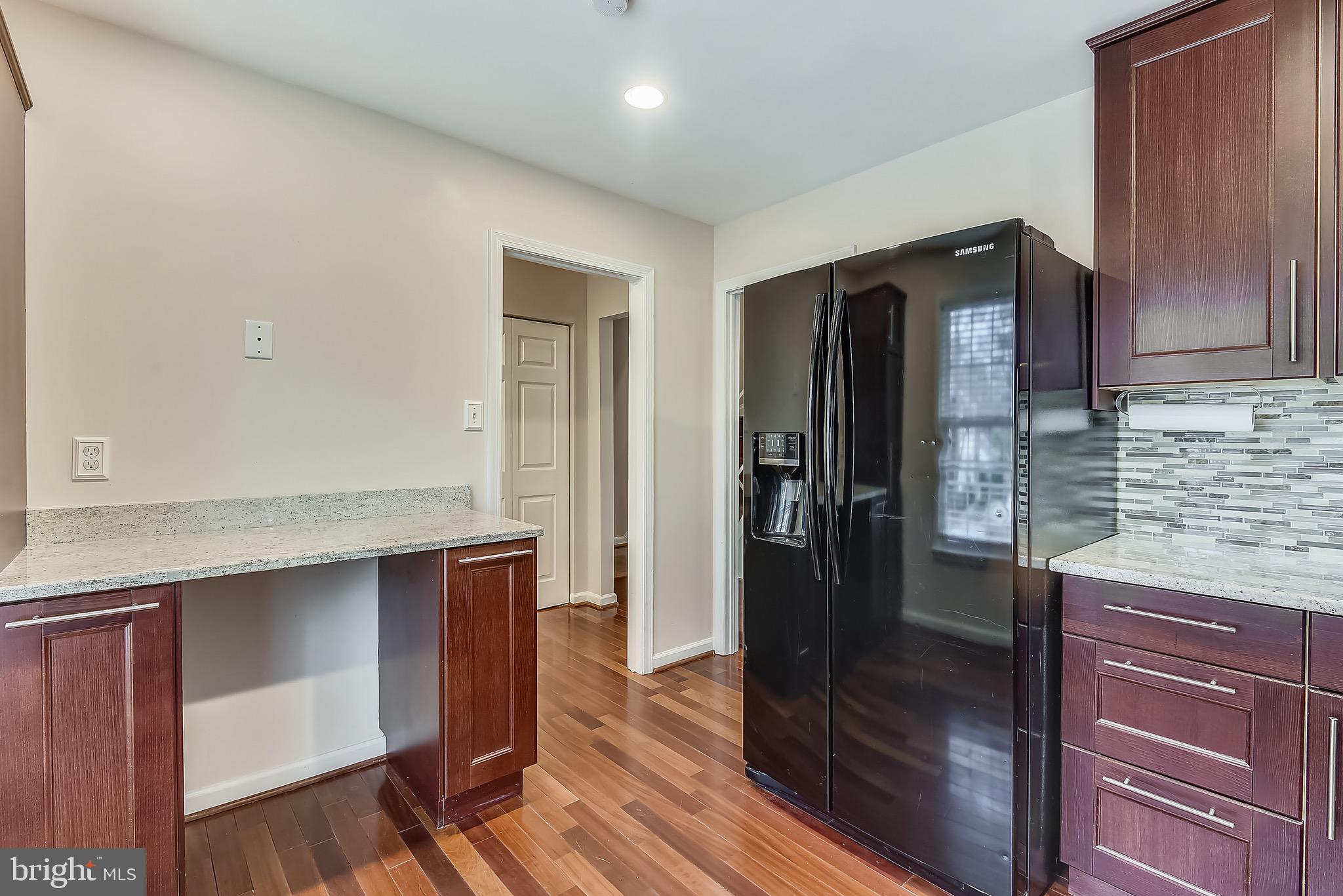 11865 Abercorn Court Reston, VA 20191 - Photo 6 of 32 Gallery Image 6