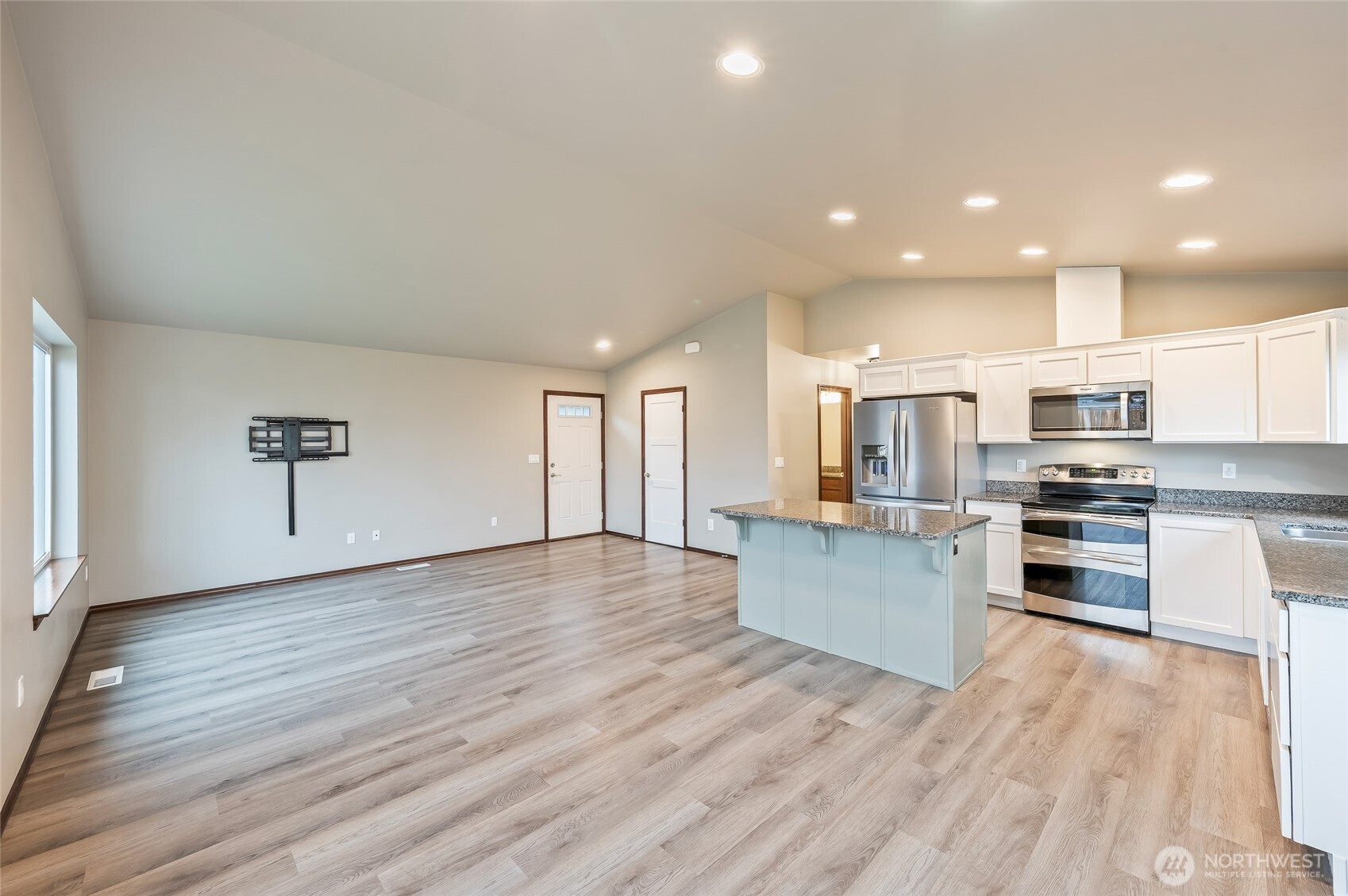 438 South Kansas Loop East Wenatchee, WA 98802 - Photo 11 of 27