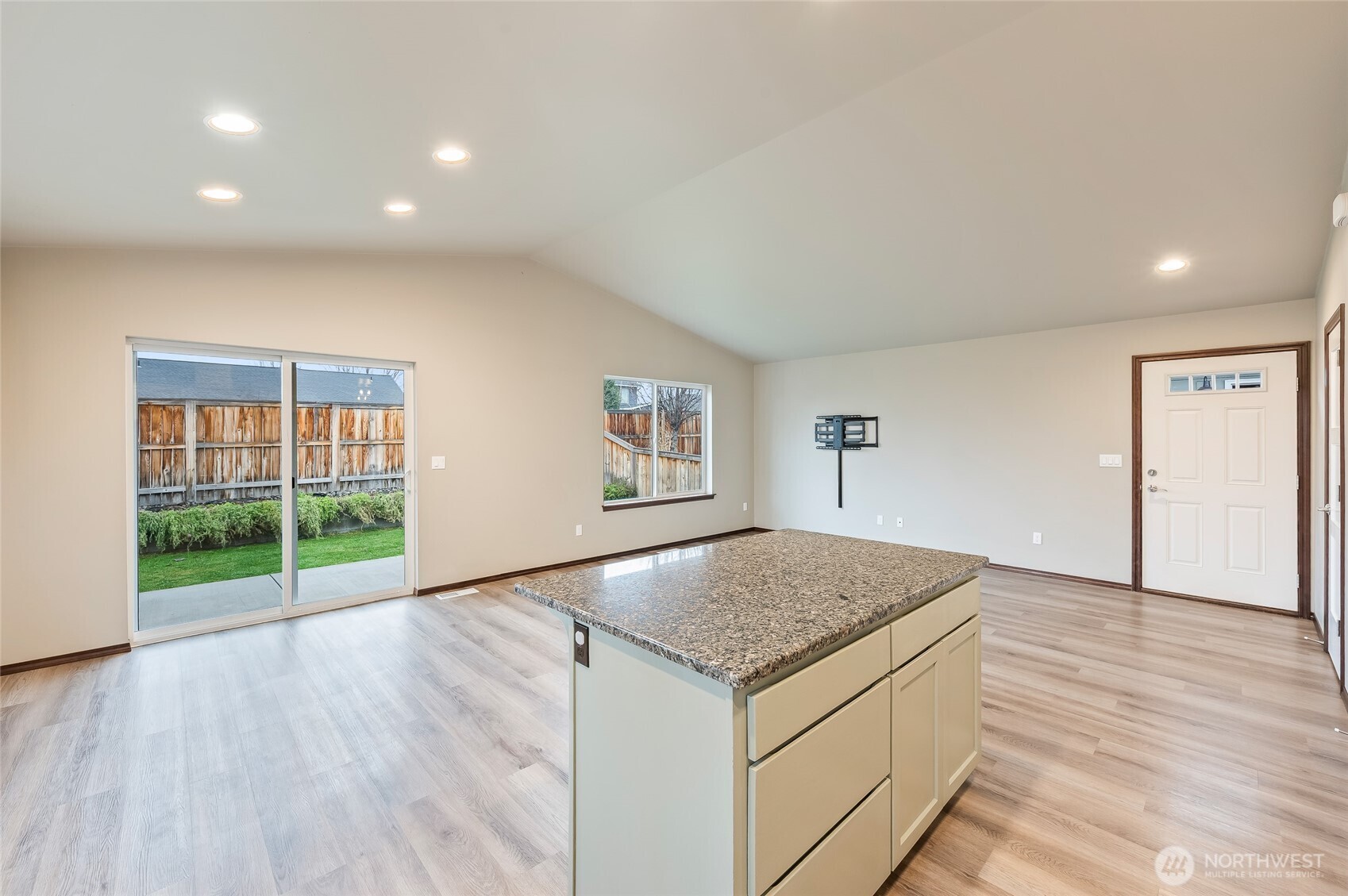 438 South Kansas Loop East Wenatchee, WA 98802 - Photo 12 of 27