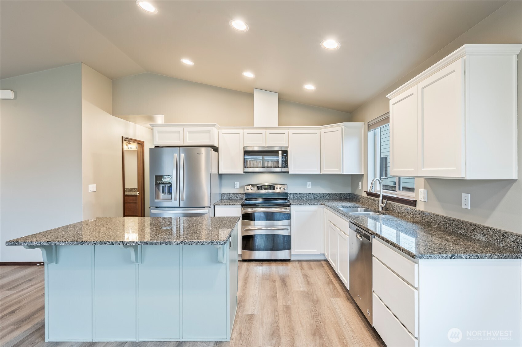 438 South Kansas Loop East Wenatchee, WA 98802 - Photo 13 of 27