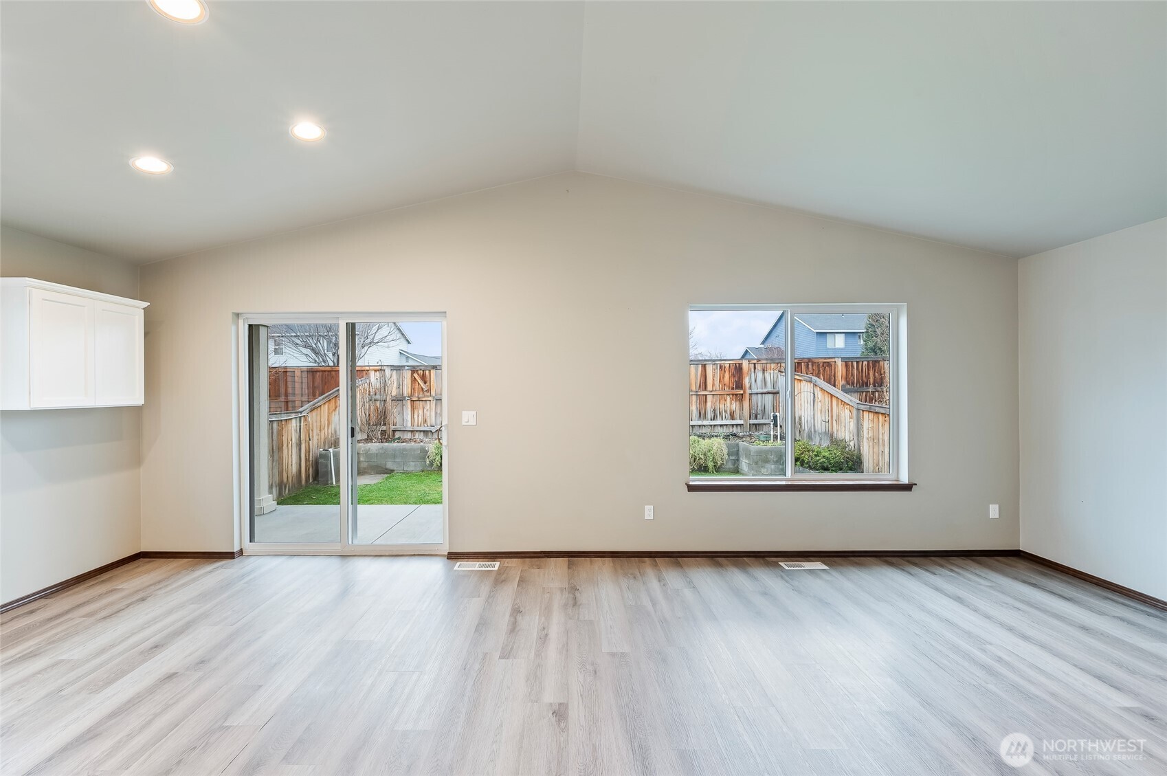 438 South Kansas Loop East Wenatchee, WA 98802 - Photo 15 of 27