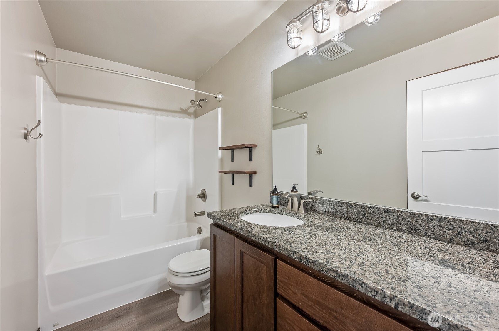 438 South Kansas Loop East Wenatchee, WA 98802 - Photo 18 of 27