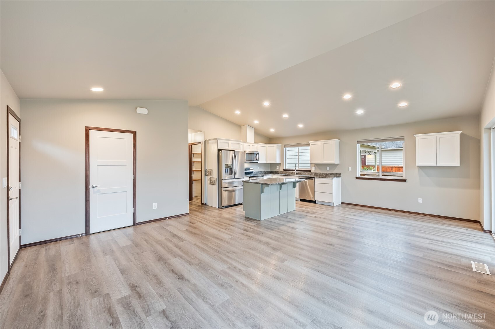 438 South Kansas Loop East Wenatchee, WA 98802 - Photo 10 of 27