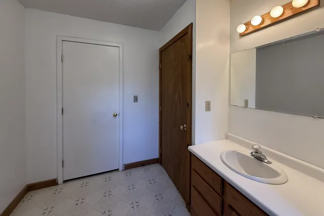 $319,900 | 8 Cessna Place, Rutland, VT 05701