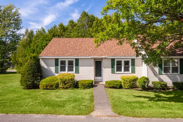 $315,000 | 8 Nottingham Drive, Unit 8, Saco, ME 04072