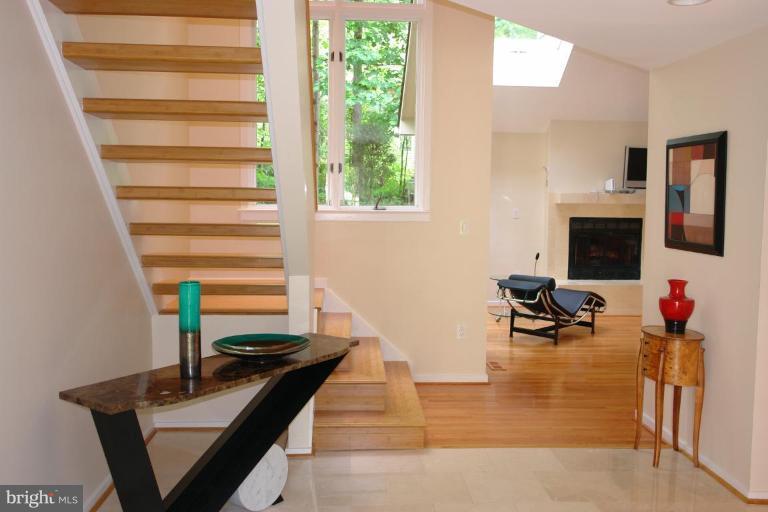 12014 North Walnut Branch Road Reston, VA 20194 - Photo 3 of 13 Entrance / Foyer