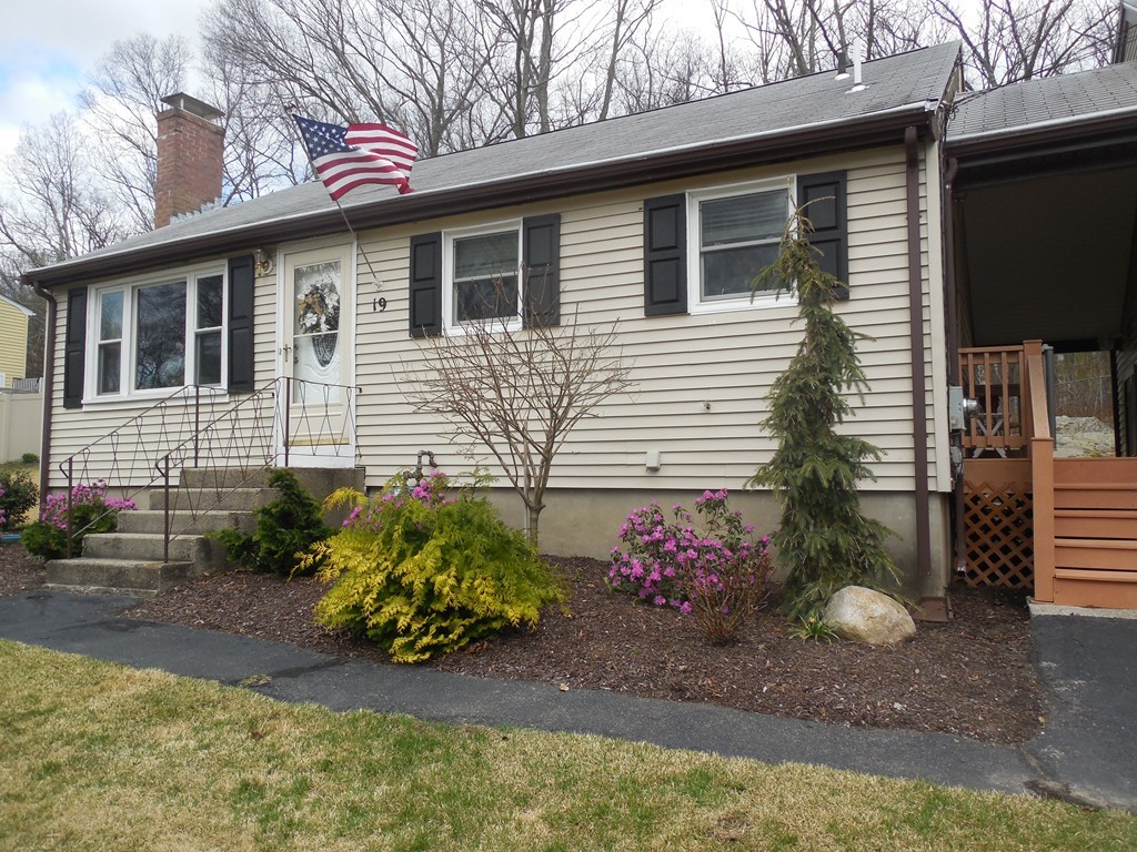 19 Rolling Ridge Road Franklin, MA 02038 - Photo 4 of 28 Gallery Image 4