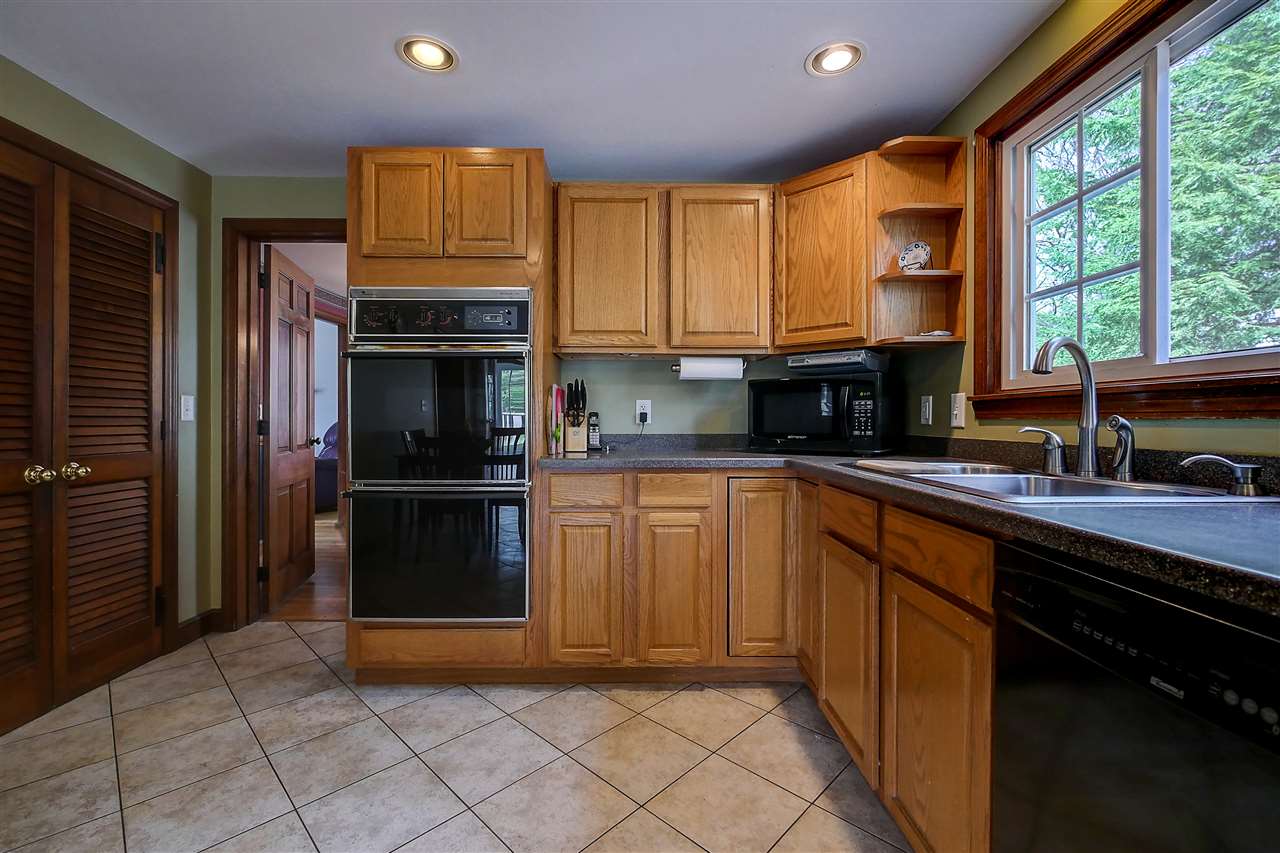 120 Lille Road Nashua, NH 03062 - Photo 9 of 40