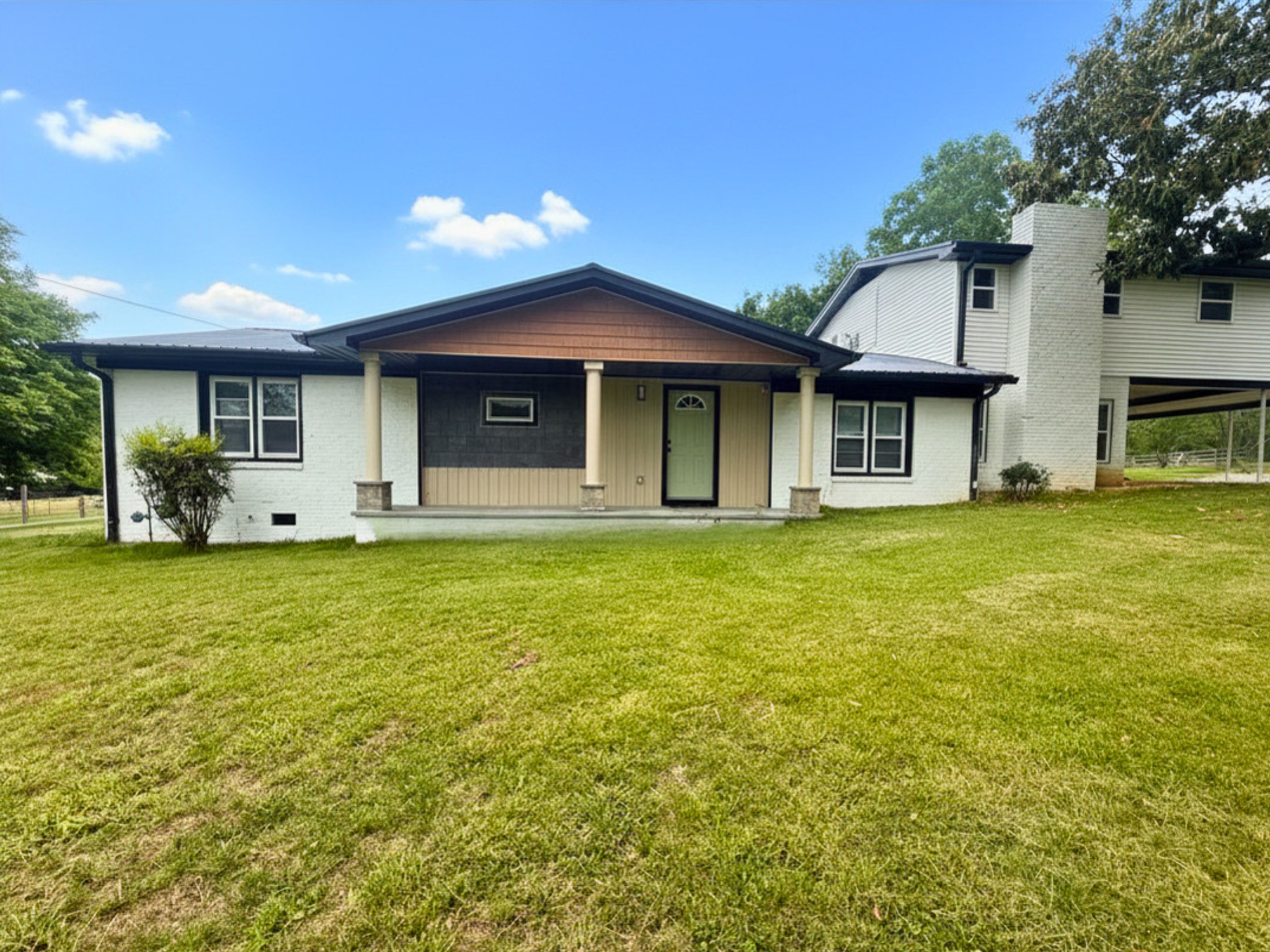 405 Fairfield Road Bethpage, TN 37022 - Photo 25 of 63 a front view of a house with garden