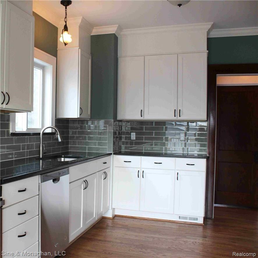 1527 Crooks Road Royal Oak, MI 48067 - Photo 11 of 19 Kitchen detail