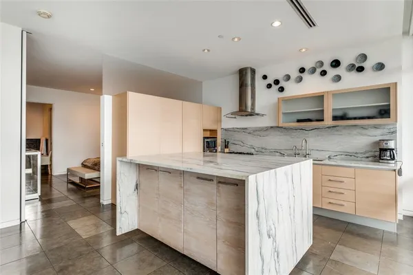 $4,500 | 2430 Victory Park Lane, Unit 2206, Dallas, TX 75219