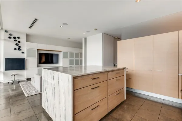 $4,500 | 2430 Victory Park Lane, Unit 2206, Dallas, TX 75219